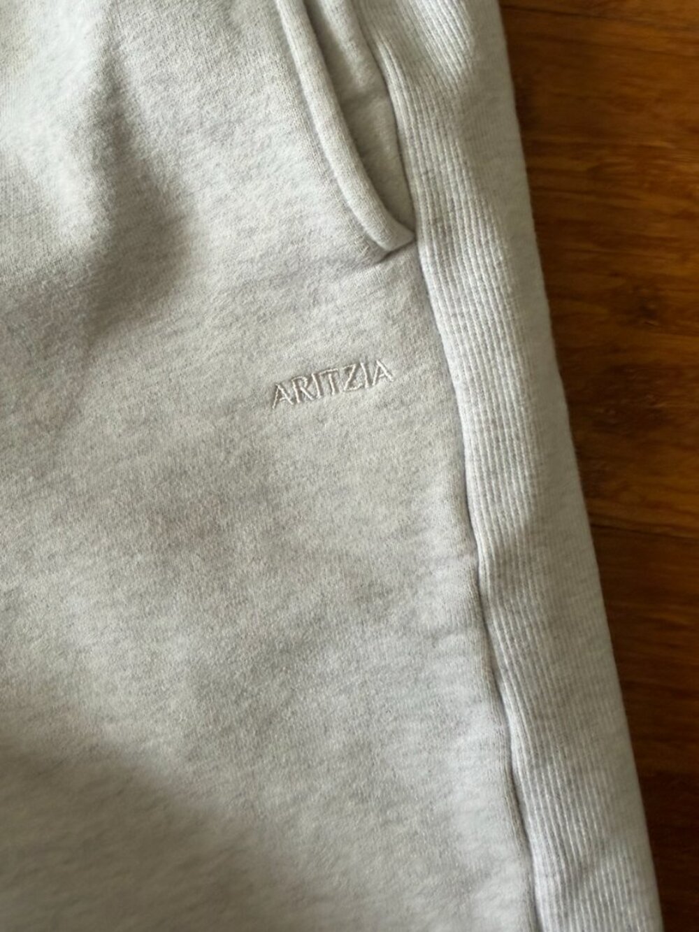 Aritzia Cozy Fleece Boyfriend Sweatpants Light Grey S - Picture 3 of 3